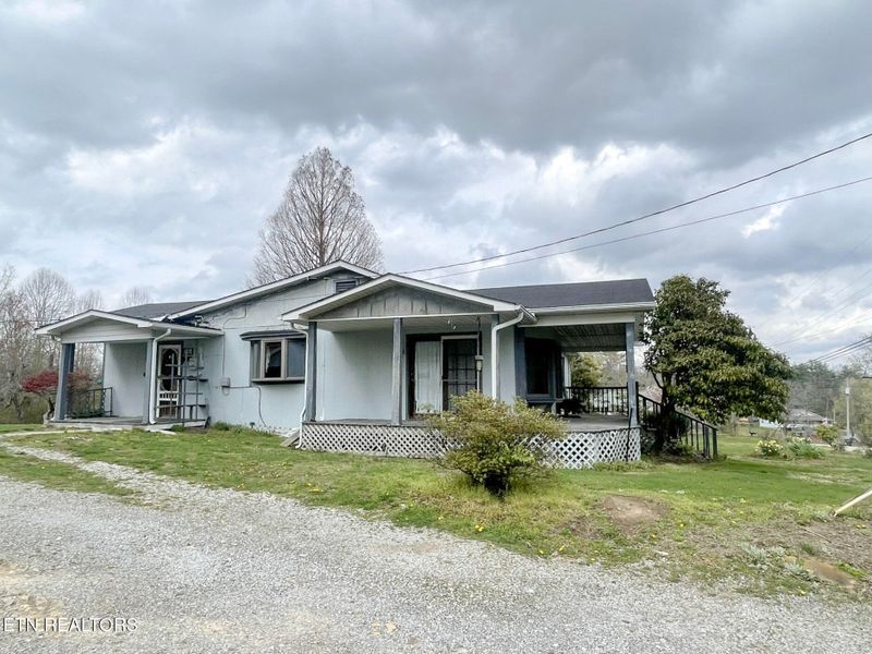 986 Old Mail Rd, Crossville, TN 38555