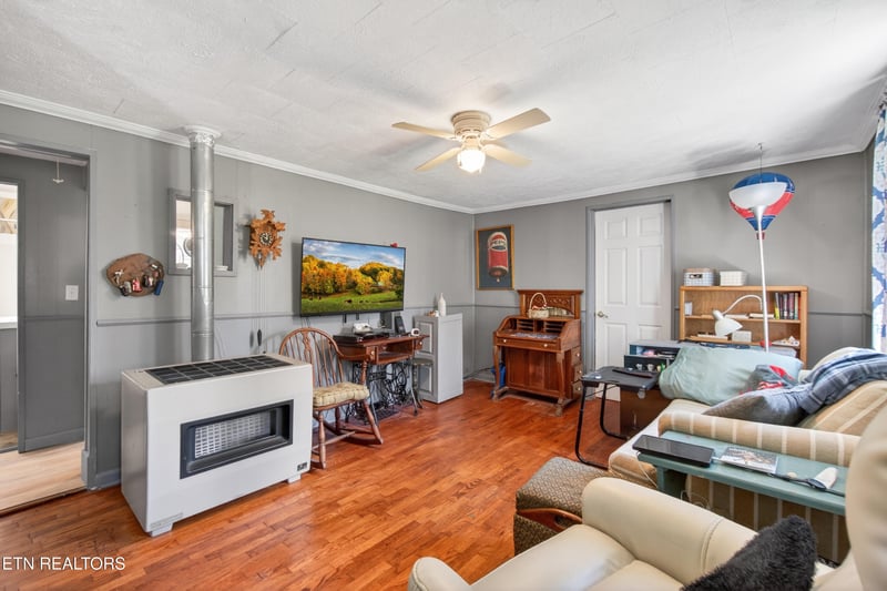 986 Sparta Hwy, Crossville, TN 38572