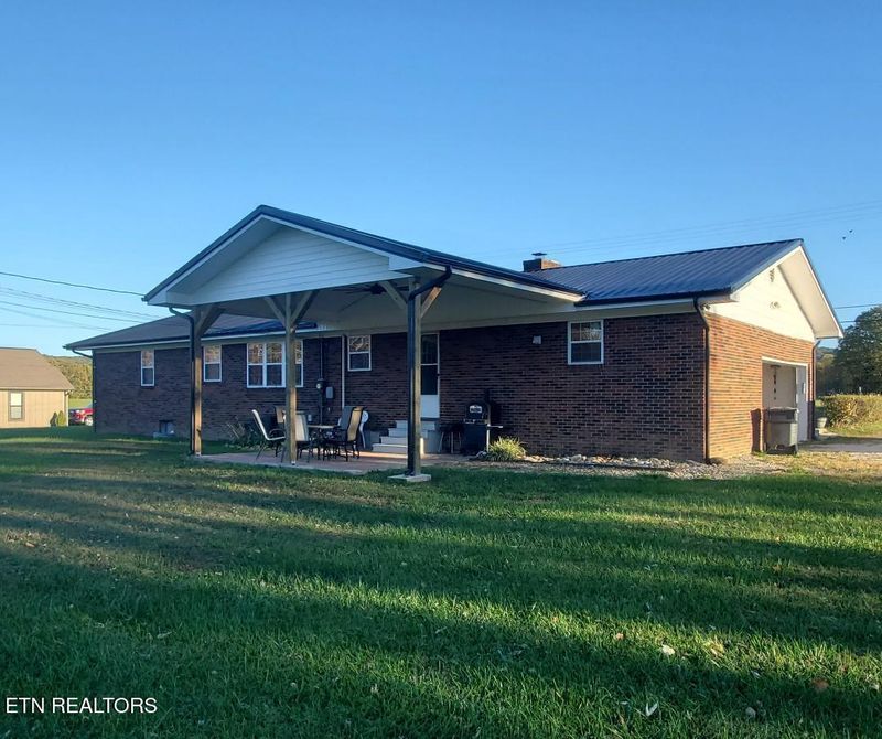 987 Pleasant Grove Rd, Winfield, TN 37892
