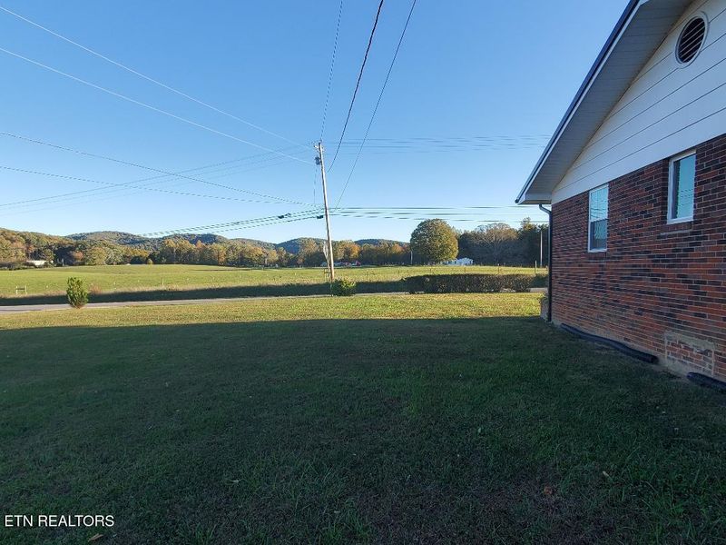 987 Pleasant Grove Rd, Winfield, TN 37892