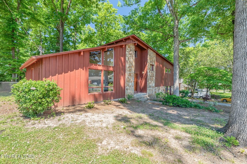 987 Ponder Rd, Knoxville, TN 37923