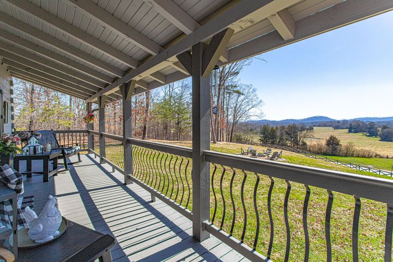 987 Unitia Rd, Lenoir City, TN 37772
