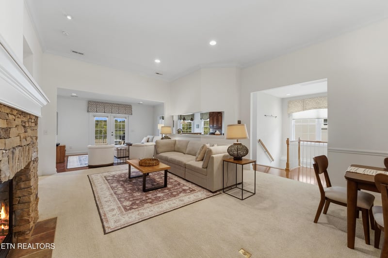 989 Rarity Bay Pkwy, Vonore, TN 37885