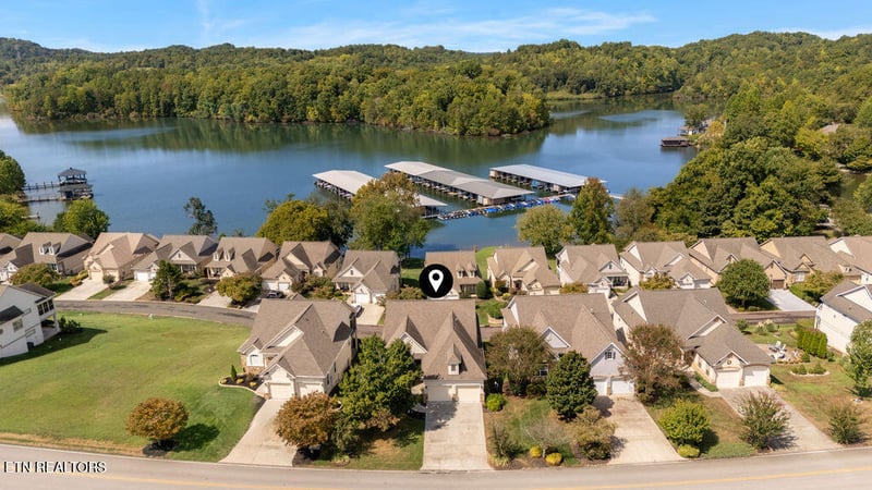 989 Rarity Bay Pkwy, Vonore, TN 37885