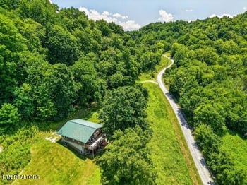 99 Judkins Ln, Hickman, TN 38567