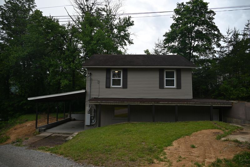 99 Mullinax Dr, Crab Orchard, TN 37723