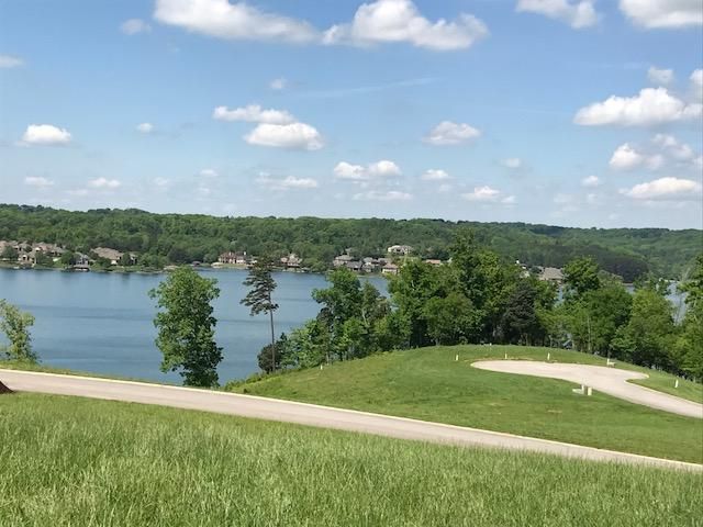 990 Commodore Dr, Lenoir City, TN 37772