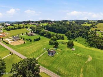 990 Dover Rd, Morristown, TN 37813