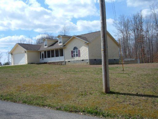 990 Jane Phillips Rd, Oneida, TN 37841