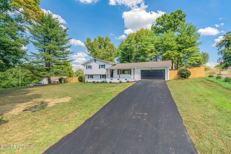 990 Ponder Rd, Knoxville, TN 37923