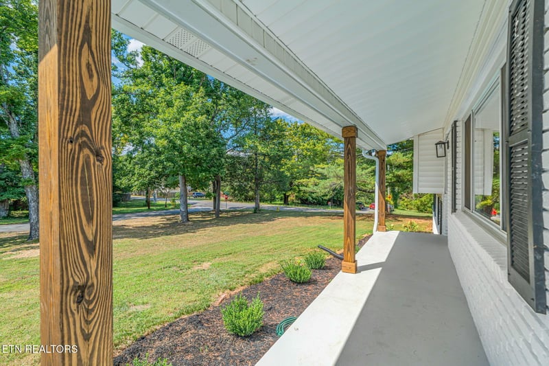 990 Ponder Rd, Knoxville, TN 37923
