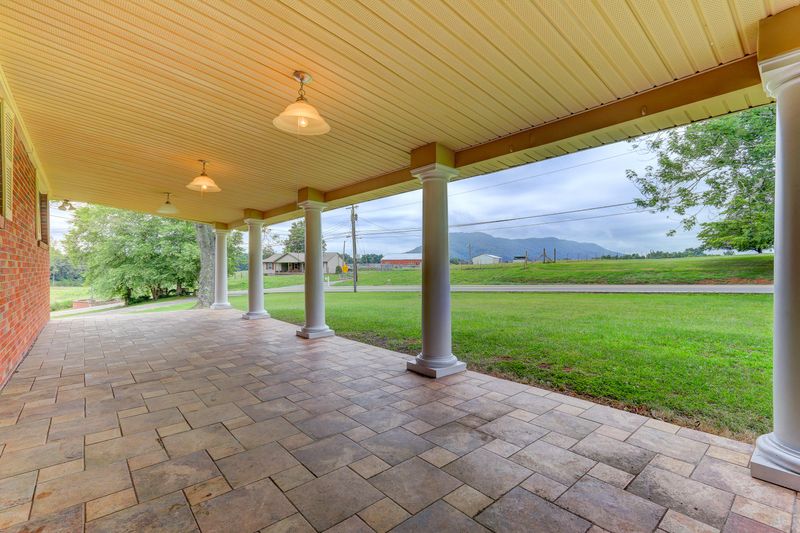 9901 E Emory Rd, Corryton, TN 37721