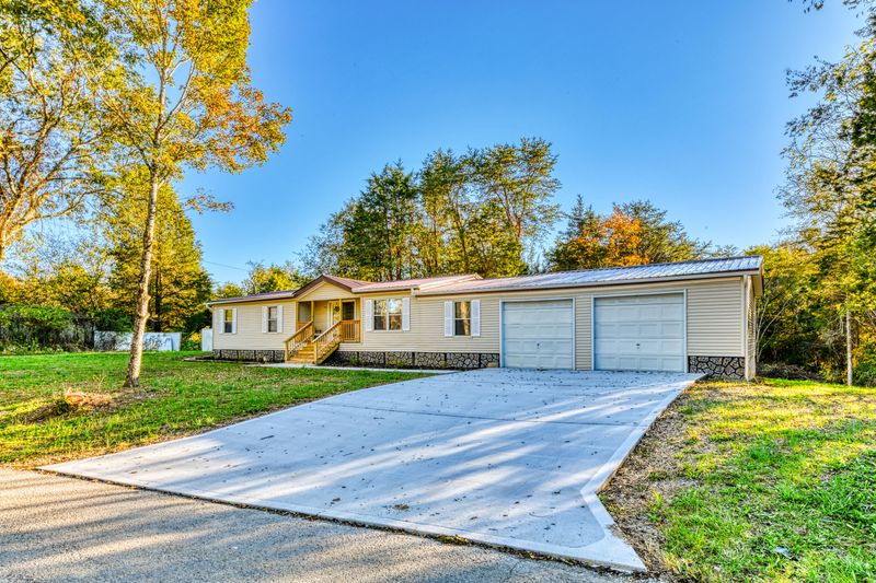 9902 Clift Rd, Strawberry Plains, TN 37871