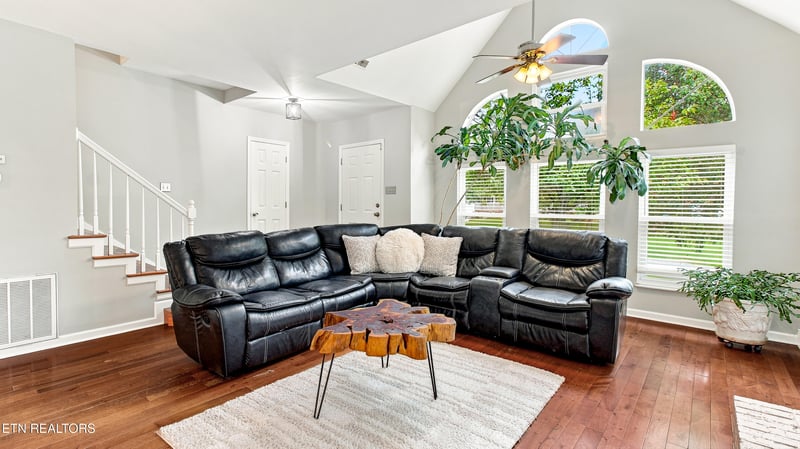 9905 Crestline Dr, Knoxville, TN 37922