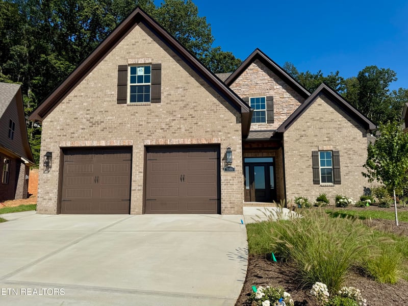 9906 Swan Song Ln, Knoxville, TN 37922