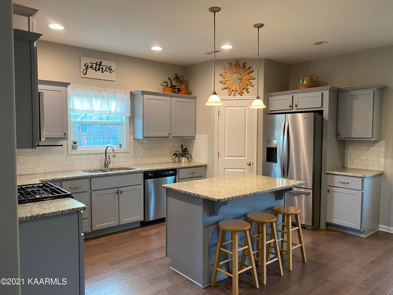 9909 Cinnamon Ln, Knoxville, TN 37923