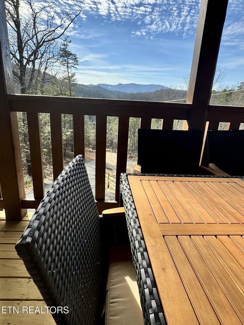 991 King Branch Rd, Sevierville, TN 37876