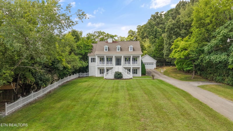 9913 Bluegrass Rd, Knoxville, TN 37922
