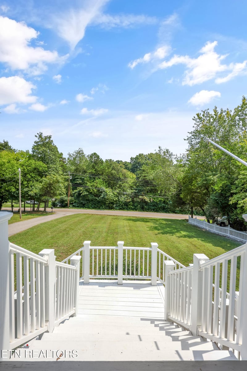 9913 Bluegrass Rd, Knoxville, TN 37922