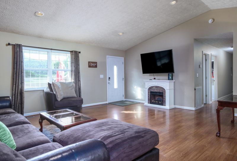 9918 Old Rutledge Pike, Mascot, TN 37806