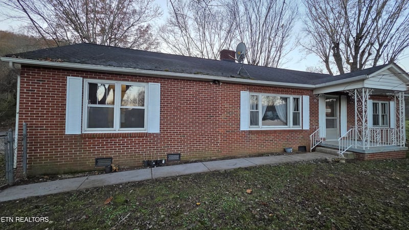 992 Walden Ridge Ln, Caryville, TN 37714