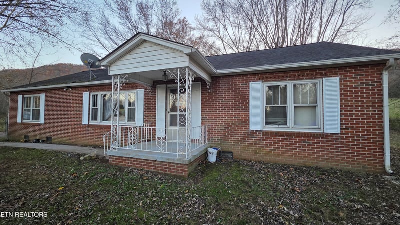 992 Walden Ridge Ln, Caryville, TN 37714