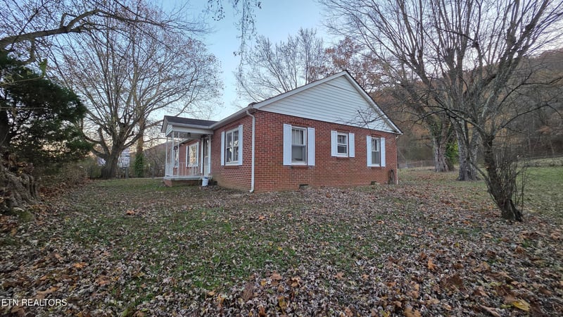 992 Walden Ridge Ln, Caryville, TN 37714