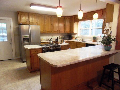 993 W Outer Dr, Oak Ridge, TN 37830