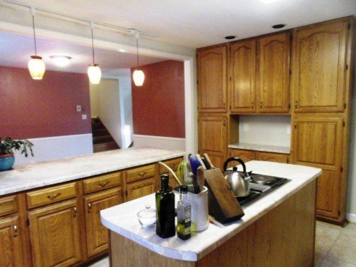 993 W Outer Dr, Oak Ridge, TN 37830