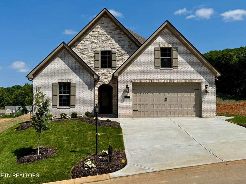 9933 Rio Bravo Ln, Knoxville, TN 37922