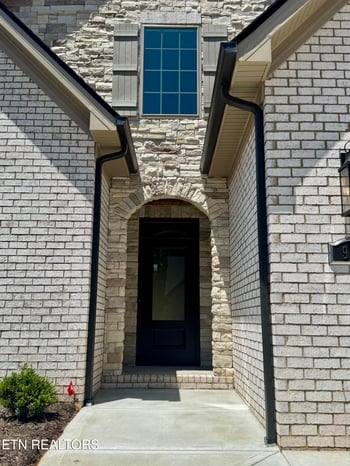 9933 Rio Bravo Ln, Knoxville, TN 37922