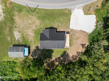 994 Pinecrest Rd, Jacksboro, TN 37757