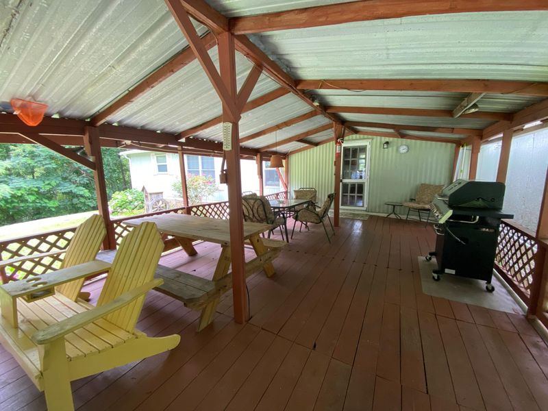 995 River Rd, Jacksboro, TN 37757