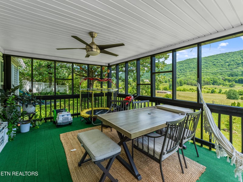 9952 Highway 131, Washburn, TN 37888