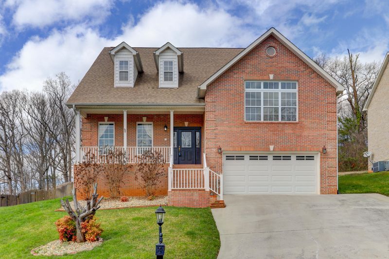 9953 Castleglen Ln, Knoxville, TN 37922