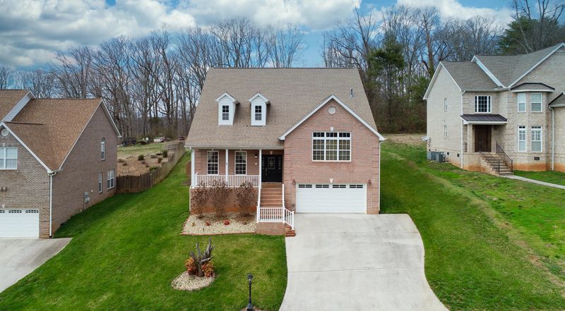 9953 Castleglen Ln, Knoxville, TN 37922