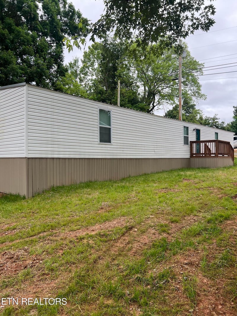9960 Shaw Ferry Rd, Lenoir City, TN 37772