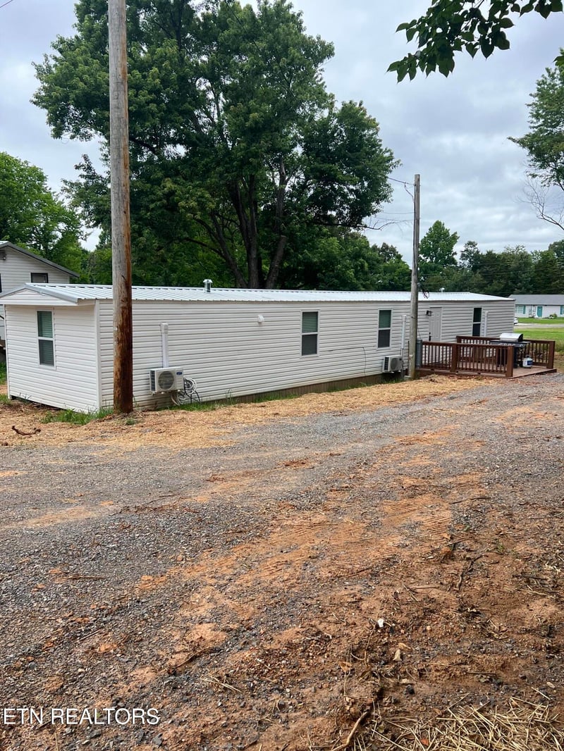 9960 Shaw Ferry Rd, Lenoir City, TN 37772