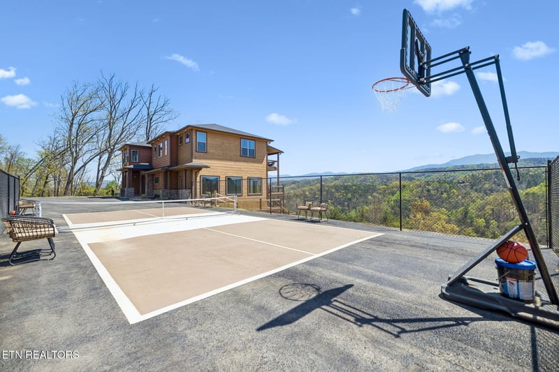 997 King Branch Rd, Sevierville, TN 37876