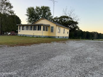 Deer Lodge, TN 37726