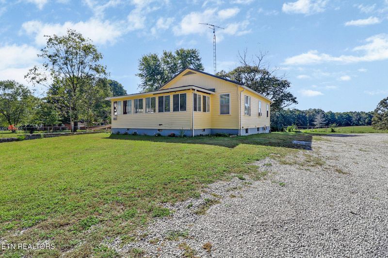 Deer Lodge, TN 37726