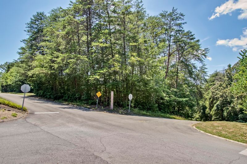 Lot 40 Point Harbour Dr, Lenoir City, TN 37772