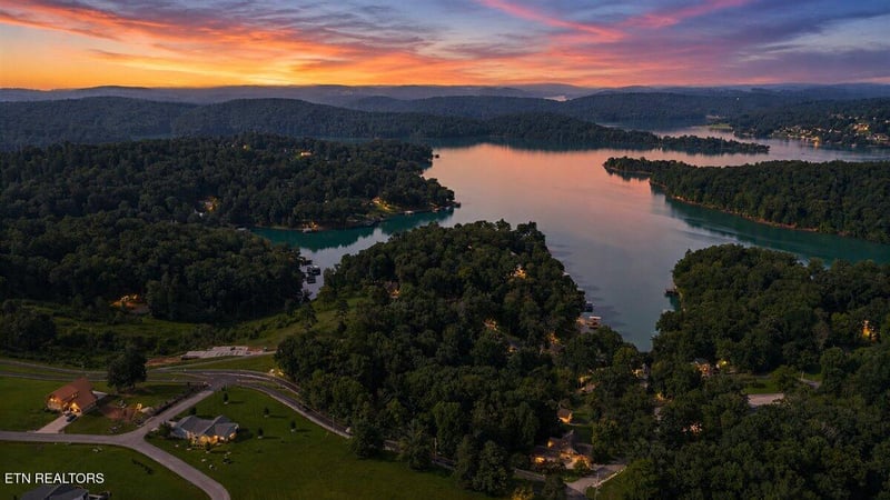 lots 9-10 Big Pine Point, Lafollette, TN 37766
