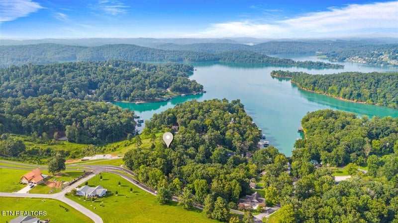 lots 9-10 Big Pine Point, Lafollette, TN 37766