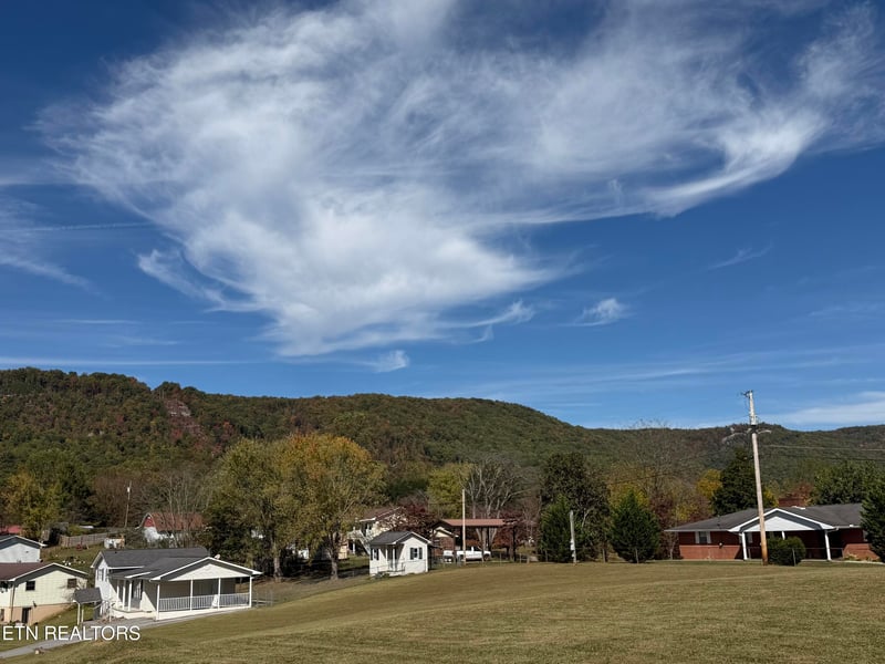 lots 9-10 Woodvine St, Jacksboro, TN 37757