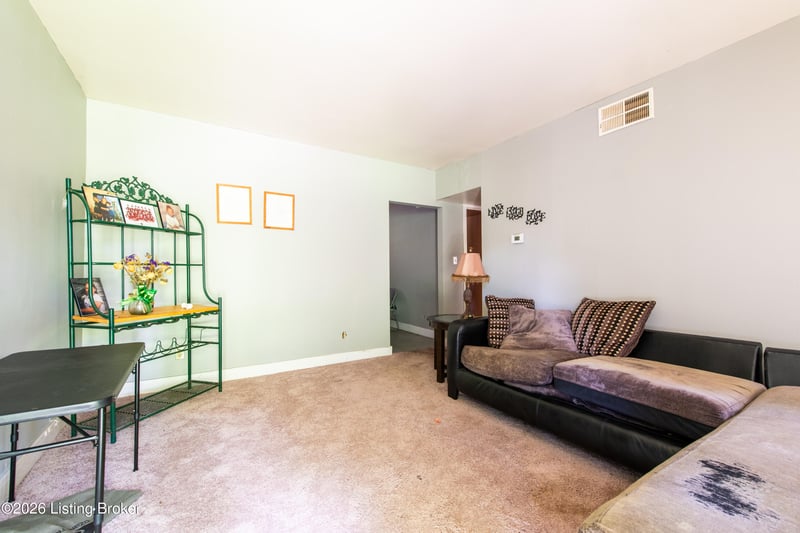 1 College Ct, Louisville, KY 40203