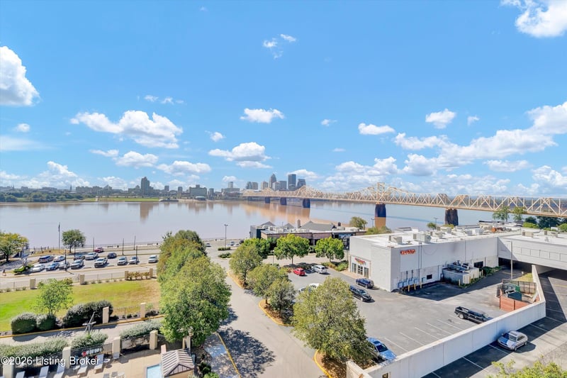1 Riverpointe Pz #701, Jeffersonville, IN 47130