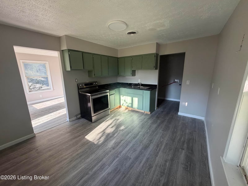 100 Boston Ct, Louisville, KY 40212