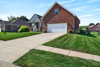 100 Oakleaf Ct, Taylorsville, KY 40071