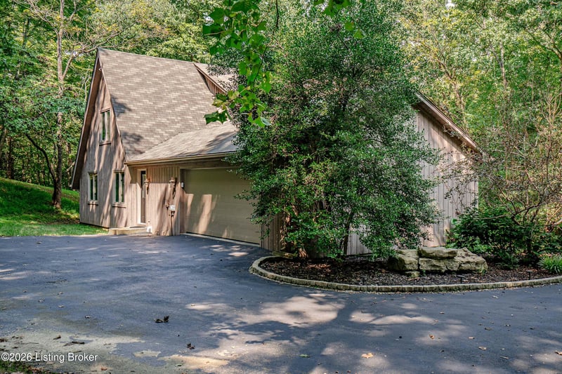 1000 Hobbs Ln, Fisherville, KY 40023